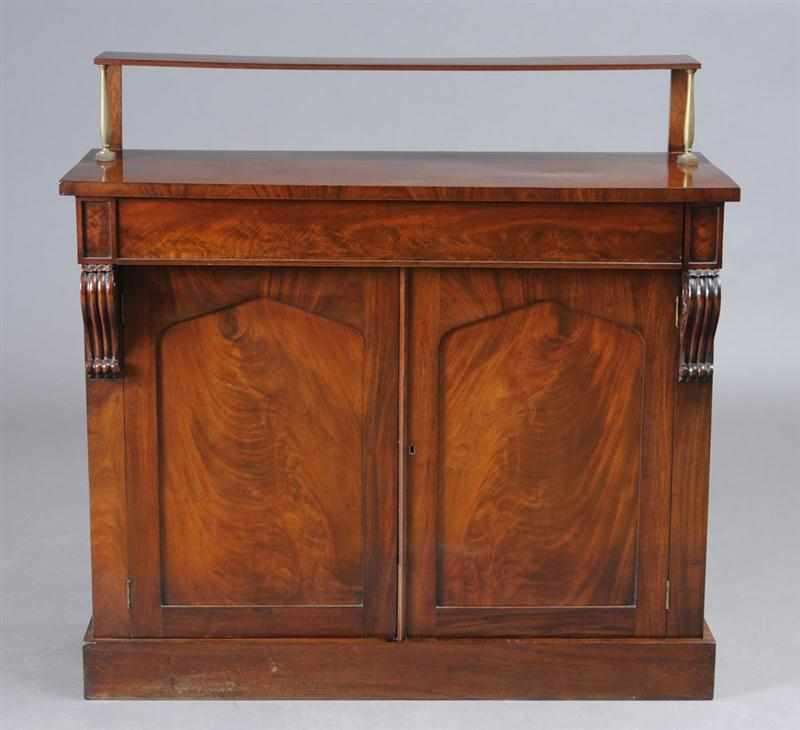 REGENCY BRASS MOUNTED MAHOGANY CHIFFONIER The single shelf superstructure on