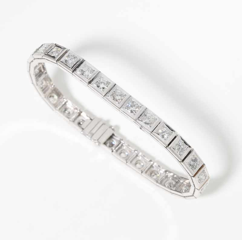 14K white gold set with 28 diamonds totaling approximately 6