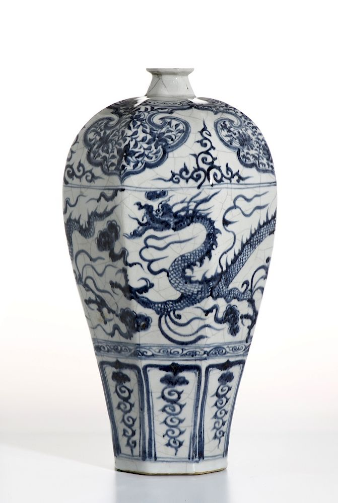 Chinese Large Blue White Dragon Meiping Vase The tall octagonal
