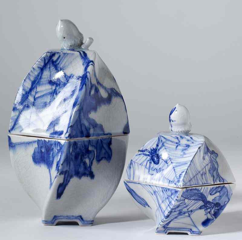 Ikuta Susumu NC b 1934 Two Porcelain Boxeseach with crackle