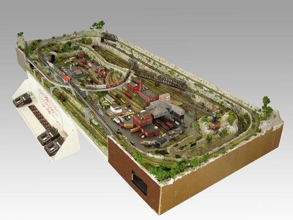 COMPLETE SET UP OF N GAUGE TRAINS TOWN Board set