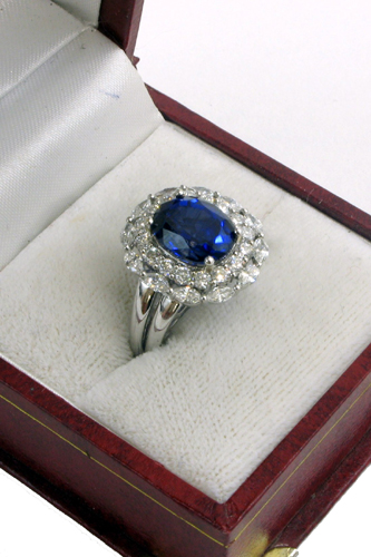 SAPPHIRE DIAMOND AND EIGHTEEN KARAT GOLD RING centering an oval