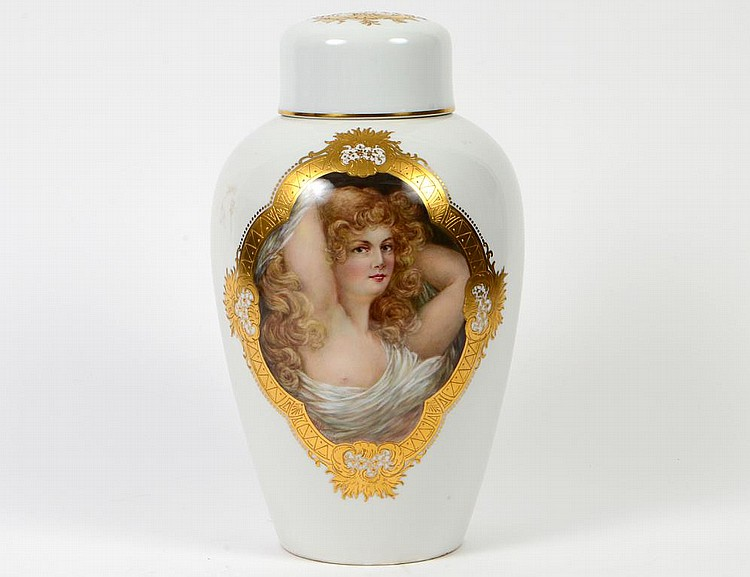 MEISSEN PAINTED AND PARCEL GILT PORCELAIN COVERED VASE20th Century The