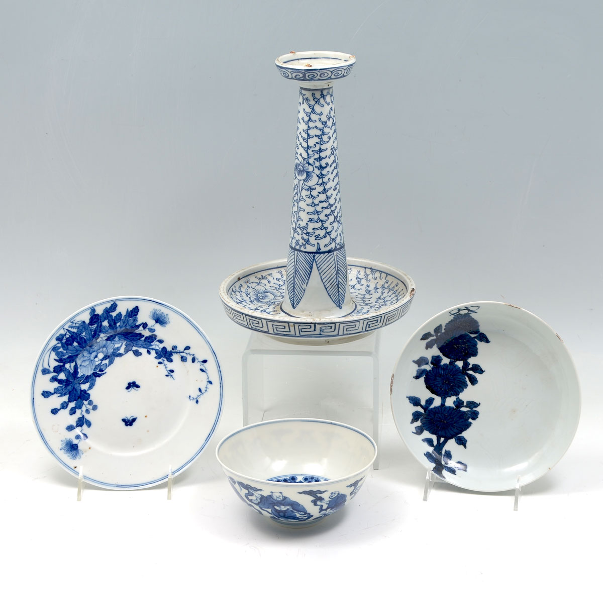 4 PIECE CHINESE BLUE AND WHITE PORCELAIN Comprising 1 Candlestick