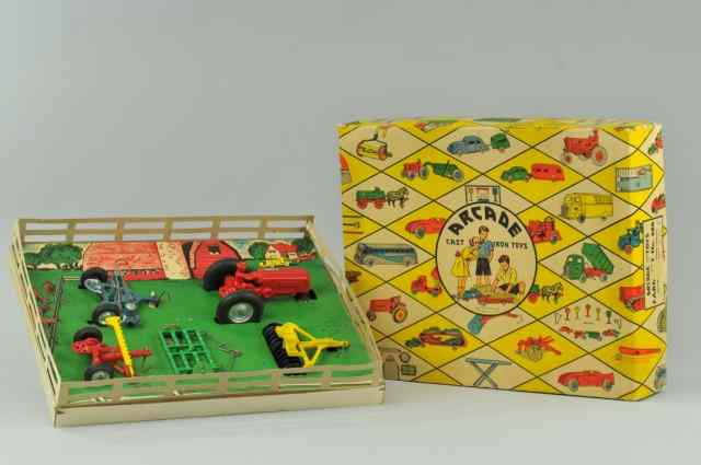 ARCADE BOXED FARM SET NO 686 c 1939 cast iron