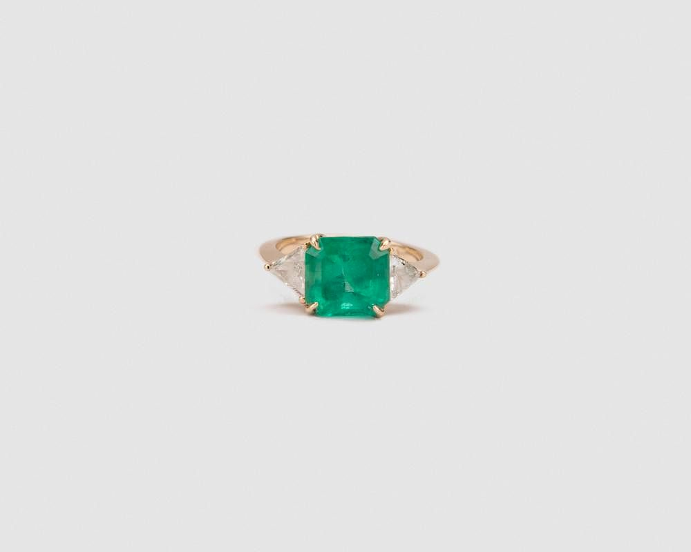14K Yellow Gold Emerald and Diamond Ring 14K Yellow Gold