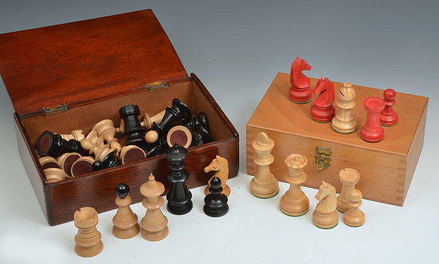 A MID TO LATE 20TH CENTURY TURNED POSSSIBLY SYCAMORE CHESS