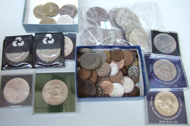 A group of coins including a 1935 Silver Jubilee crown