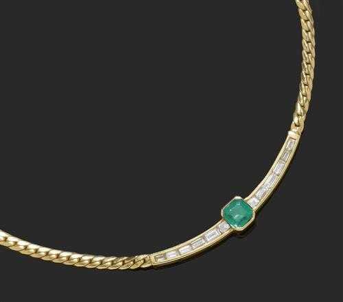 GOLD EMERALD AND DIAMOND NECKLACE Yellow gold 750 Casual elegant