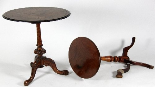 A Victorian walnut oval occasional table with ebonised rim on