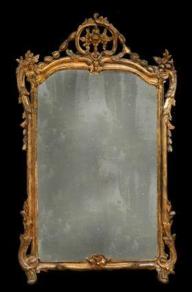 REGENCE CARVED GILTWOOD MIRROR The 2 part antiqued glass plate