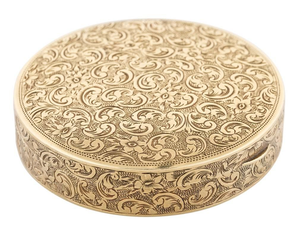 A FRENCH GOLD SNUFF BOX LATE 18TH CENTURY A FRENCH