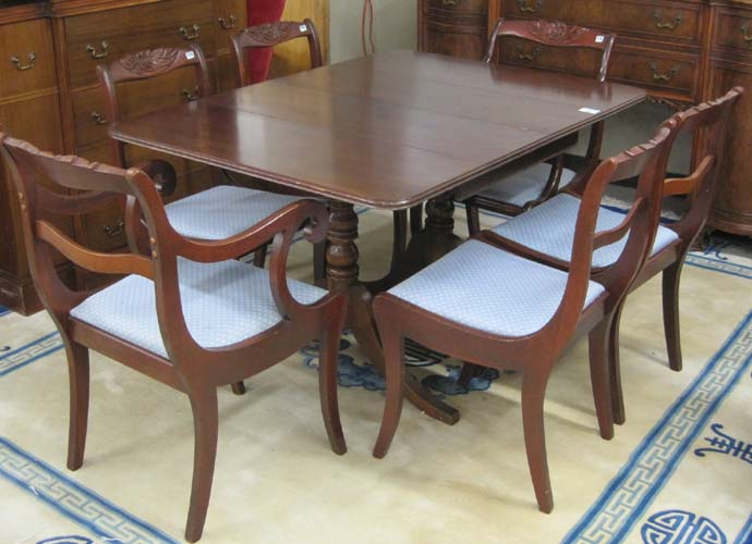FEDERAL STYLE MAHOGANY DINING TABLE AND CHAIR SET American mid