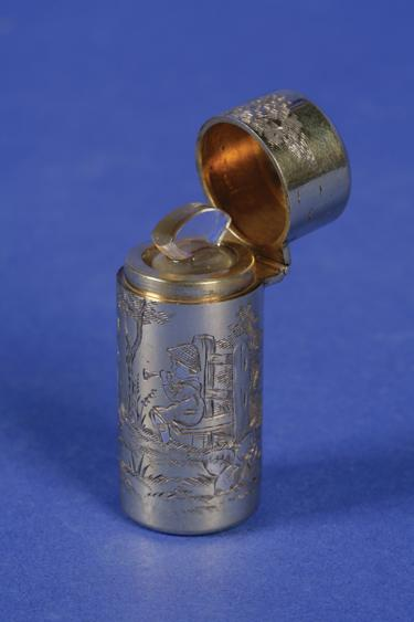 A VICTORIAN SILVER GILT SCENT BOTTLE of cylindrical form the