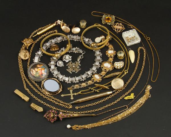 3199 Silver Necklace and Victorian Gold Jewelry Silver necklace marked