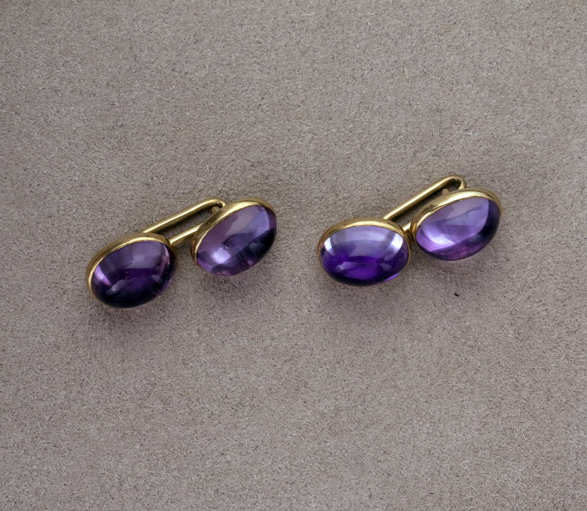 PAIR OF AMETHYST AND GOLD CUFFLINKS Each set with cabochon