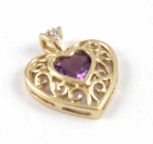 AMETHYST AND DIAMOND HEART SHAPED PENDANT 14k yellow gold featuring
