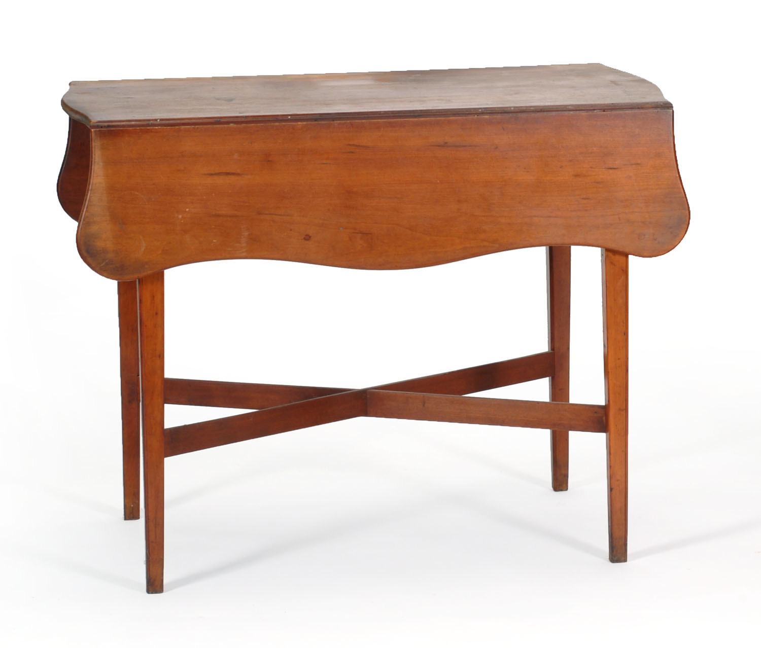 CIRCA 1790 AMERICAN HEPPLEWHITE PEMBROKE TABLE in cherry with nicely