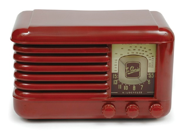 La Gloria circa 1950s red case with matching knobs17cm high