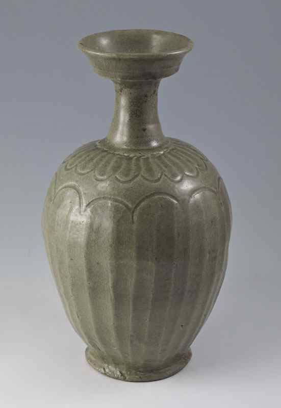 INCISED KOREAN GLAZED CELADON STONEWARE BOTTLE VASE Of ovoid melon