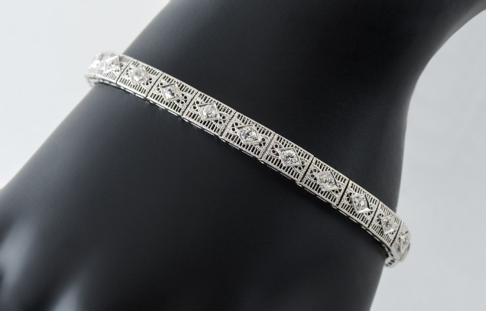 ELEGANT WHITE GOLD BRACELET WITH 20 DIAMONDS 10K White Gold