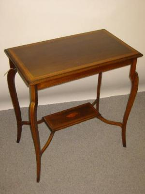 AN EDWARDIAN MAHOGANY OCCASIONAL TABLE of oblong form with satinwood