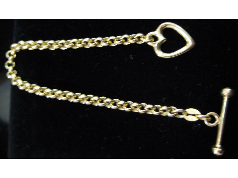 CHAIN BRACELET 14k yellow gold chain with heart shaped toggle