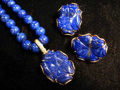 14 karat yellow gold and lapis lazuli beaded necklace pendant