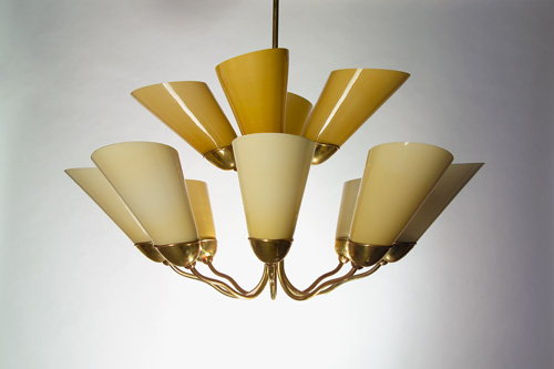 PAAVO TYNELL IDMAN Fine and large twelve arm brass chandelier