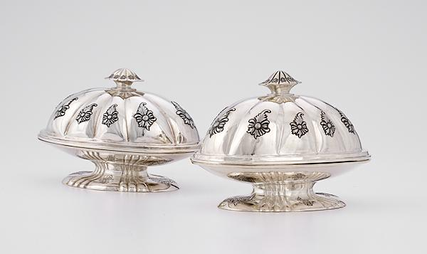 JUDAICA STERLING CRAFTED DOMED DISHES 20th century pair of Judaica