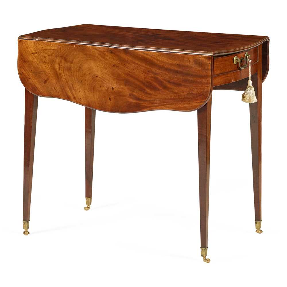 GEORGE III MAHOGANY SERPENTINE PEMBROKE TABLE 18TH CENTURY the top