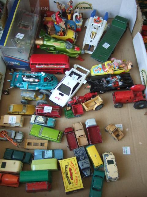 A quantity of Die Cast vehicles including Matchbox Lesney vehicles