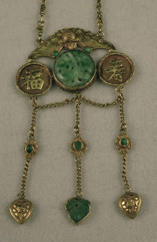 CHINESE JADE AND FOURTEEN KARAT GOLD NECKLACE the pendant with