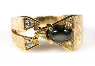 Black star sapphire diamond and 14k yellow gold ring Black