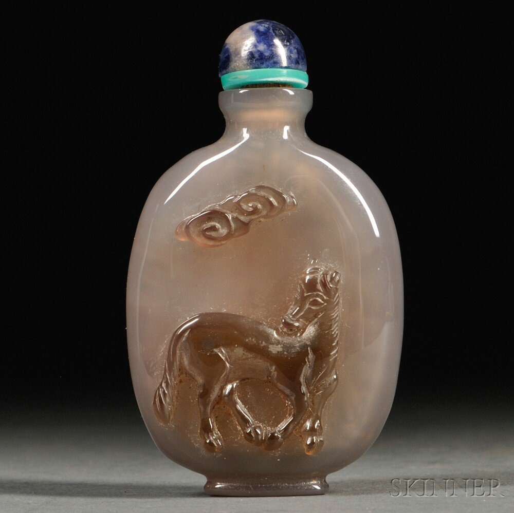 Cameo Agate Snuff Bottle China rounded rectangular form depicting with