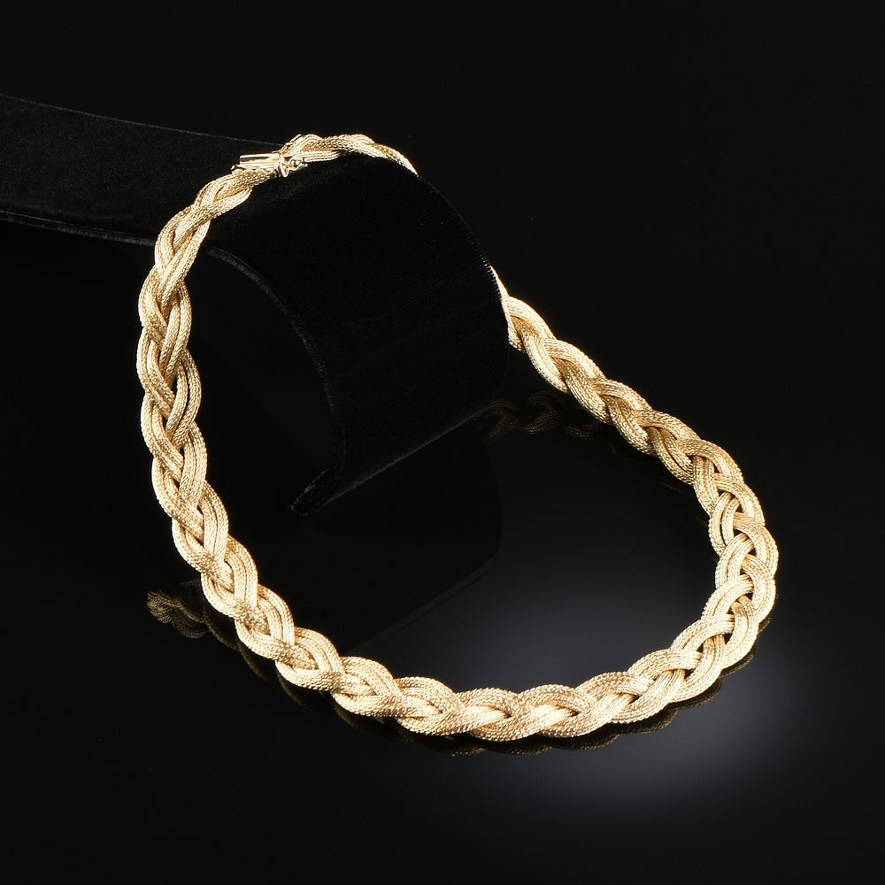 AN 18K YELLOW GOLD GUCCI NECKLACE AN 18K YELLOW GOLD