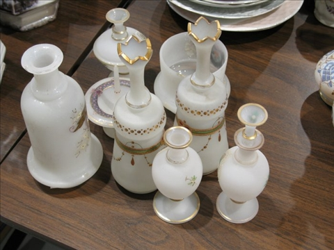 FROSTED WHITE GLASS VANITY SET WITH GILT DECORATION