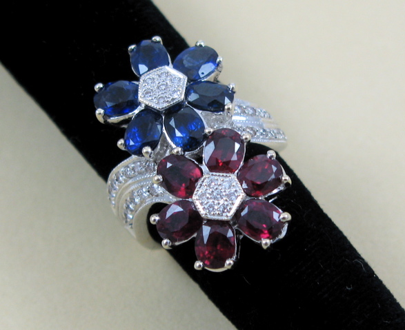 SAPPHIRE RUBY AND DIAMOND RING 18k white gold and set