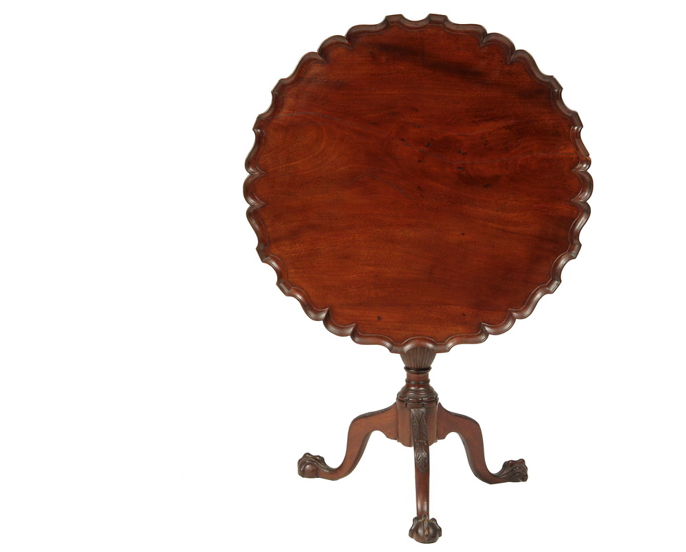 TILT TOP TEA TABLE Chippendale Mahogany Table with Piecrust Tilt