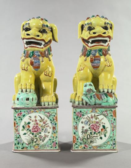 Large Pair of Kuang Hsu Brilliantly Polychromed Porcelain Yellow Foo