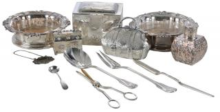 Twenty English and Continental Silver Plate Table Items including pair