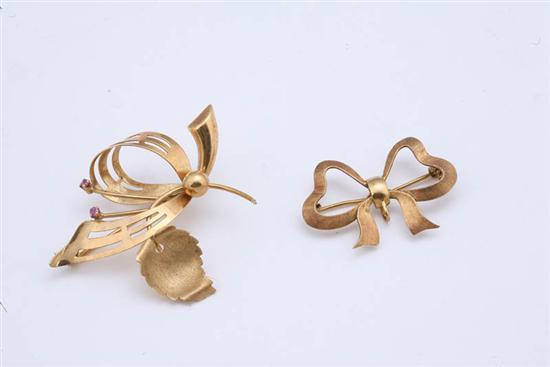 TWO BROOCHES Bow shaped brooch with florentine finish and watch