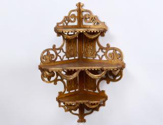 ITALIAN CARVED GILTWOOD THREE TIERED CORNER ETAGERE 20th Century The
