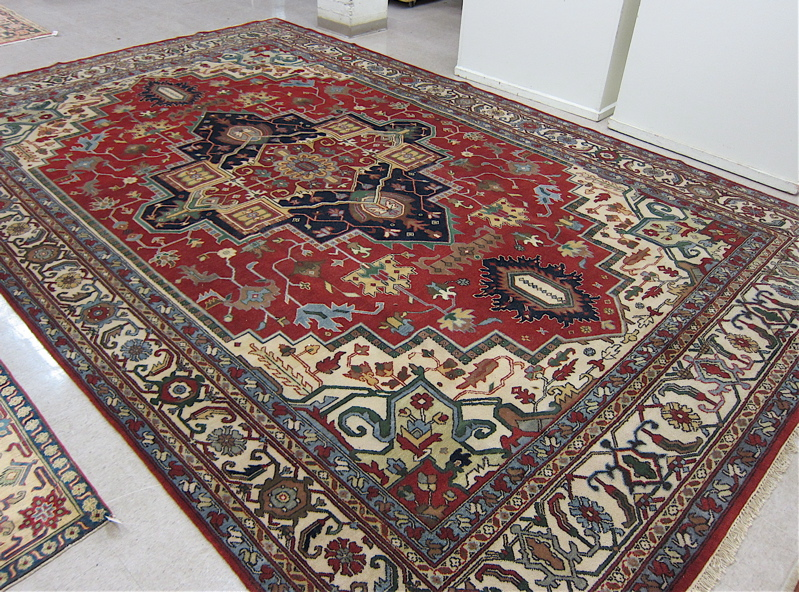 HAND KNOTTED ORIENTAL CARPET Northwest Persian Serapi design a distinct