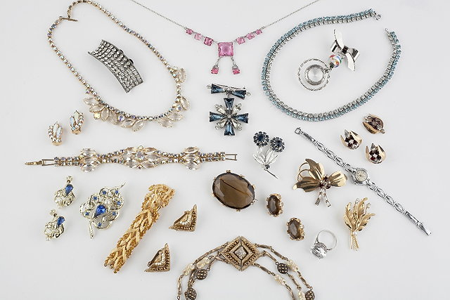 A collection of costume jewellery to include a paste set