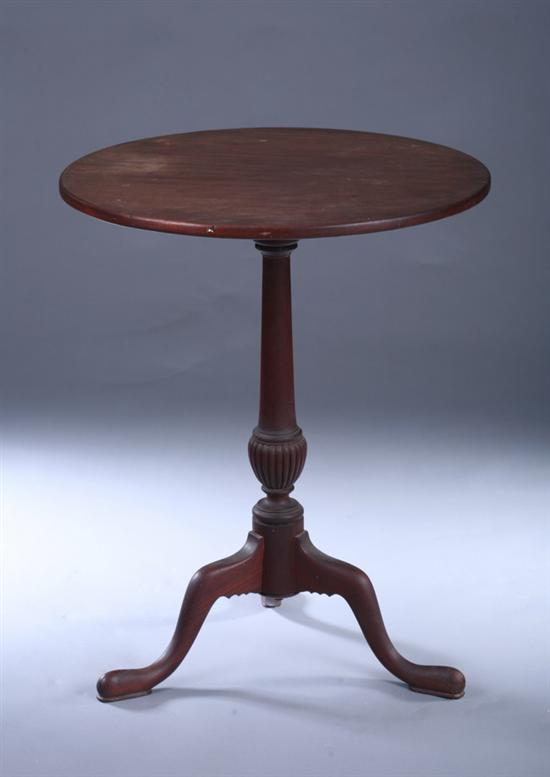 FEDERAL MAHOGANY CANDLESTAND 18th century Circular top on baluster pedestal