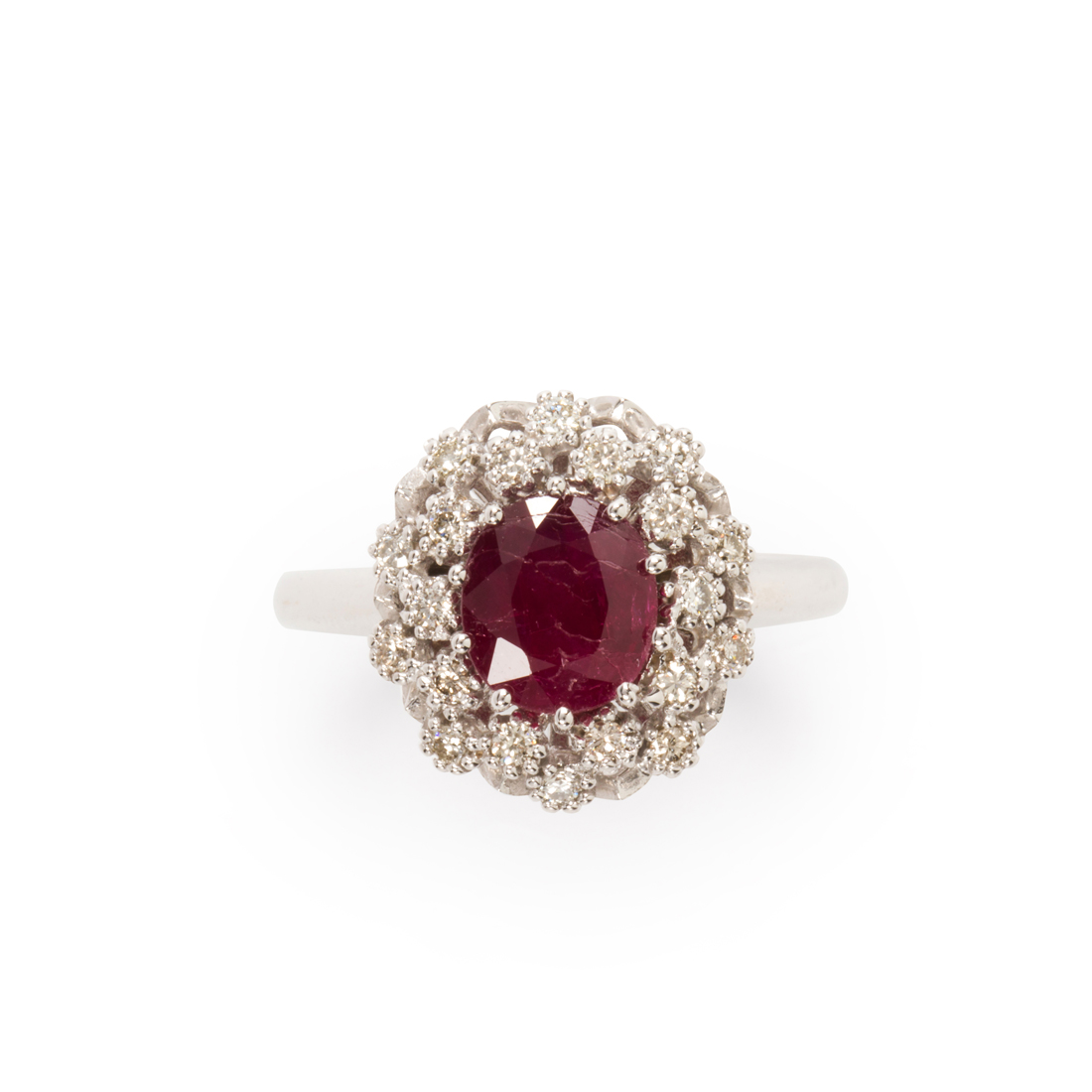 A RUBY DIAMOND AND EIGHTEEN KARAT WHITE GOLD RING A