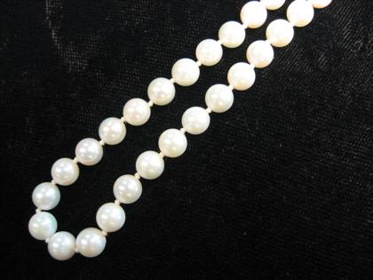 Single strand cream luster cultured pearl necklace Forty 8 5mm