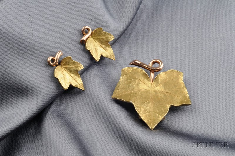 14kt Bicolor Gold Leaf Suite Cartier comprising clip brooch and