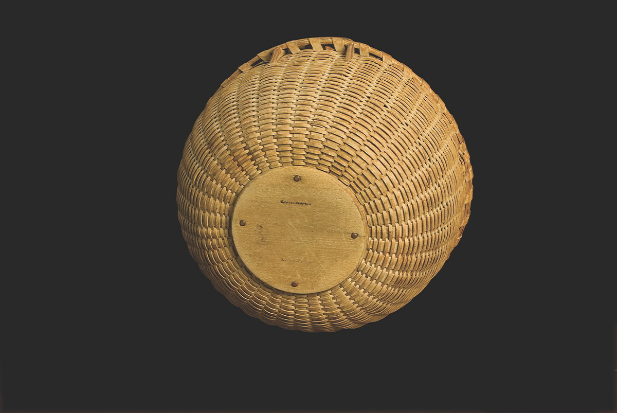 SHAKER BASKET CANTERBURY NEW HAMPSHIRE CIRCA 1860 Ash splint with